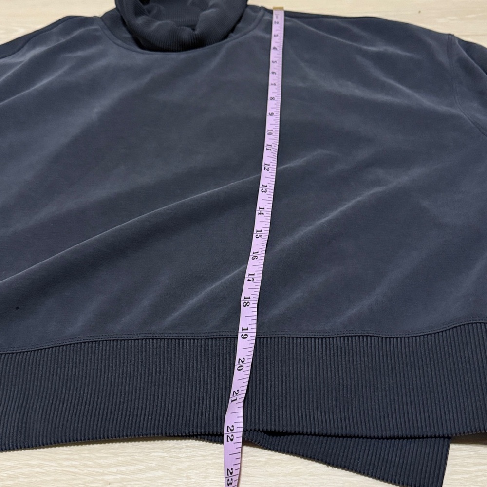 lululemon athletica Softstreme Charcoal Turtleneck Pullover - Picture 4 of 8